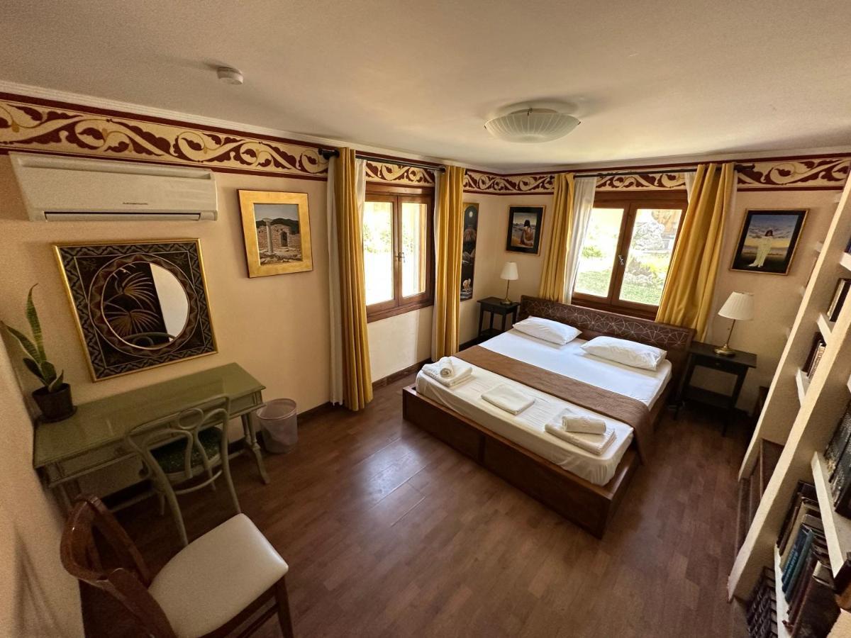 Varias Art House Kallirakhi Luaran gambar