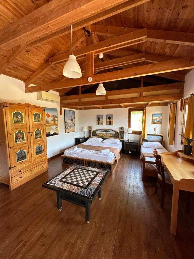 Varias Art House Kallirakhi Luaran gambar